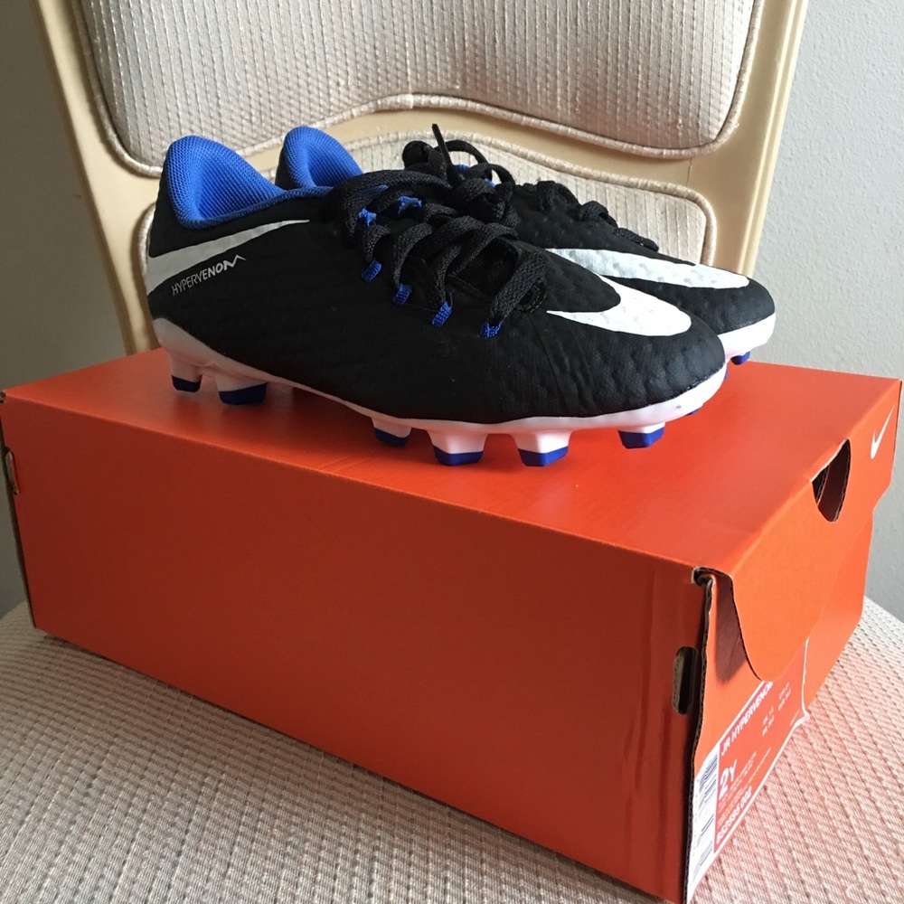 NEW Nike Soccer Cleats Jr Hypervenom Phelon III. 2
